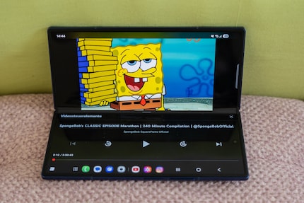 Ik kan mijn favoriete series bekijken op het gebruikelijke beeldscherm van hoge kwaliteit.