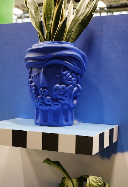 Bijna alle stukken uit de serie zijn gemaakt van terracotta.