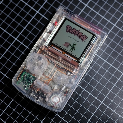 De Game Boy werkt en toont hier «Pokémon Red Edition»