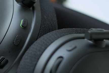 The only splash of colour on my test version is the green on the microphone mute button.