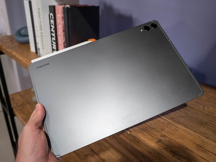 De Tab S11 Ultra heeft twee camera's aan de achterkant, terwijl de Tab S11 er maar één heeft.