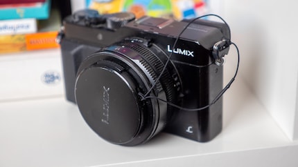 Ik zou ook eerst de vastgelopen zoom van mijn oude camera kunnen repareren - of hem voorgoed vernielen terwijl ik het probeer.