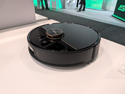 The robot hoover from Tapo supplies itself with fresh water.