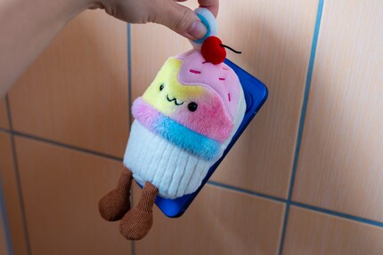Mijn pluizige muffin als dagelijkse metgezel van de Pixel 10. De twee trekken elkaar echt aan. De twee voelen zich echt tot elkaar aangetrokken.