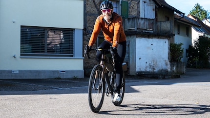 More comfort on the bike thanks to unusual seat padding.
