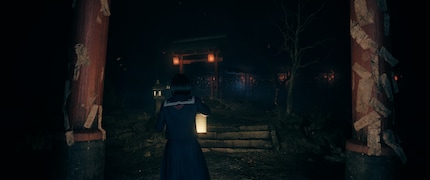 De droomwereld staat vol met religieuze symbolen uit de Japanse cultuur, zoals de torii of beschermende spreuken.