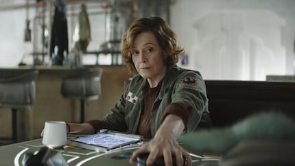 Even Sigourney Weaver can’t change the fact that the look of this trailer screams «series», not «film».
